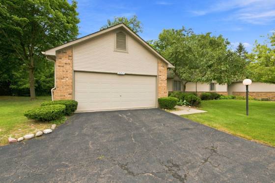 32917 Chapman Circle #21, Westland, MI 48185 photo 2