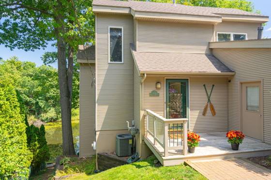 576 Fernhurst Court, Lake Orion, MI 48362 photo 2