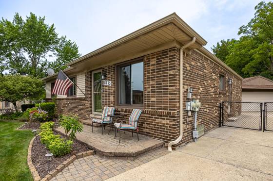 18233 Matthew Drive, Clinton Twp, MI 48035 photo 2