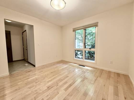 1046 Greenhills Drive, Ann Arbor, MI 48105 photo 2