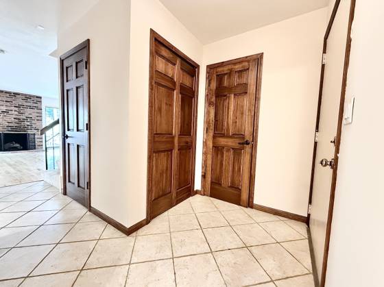 1046 Greenhills Drive, Ann Arbor, MI 48105 photo 3