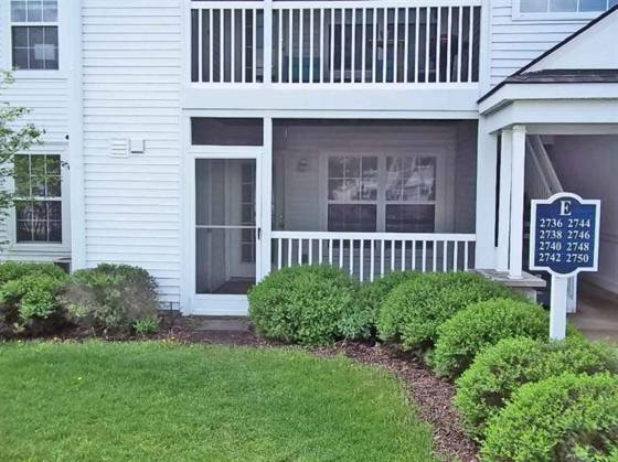 2736 S Knightsbridge Circle, Ann Arbor, MI 48105 photo 2