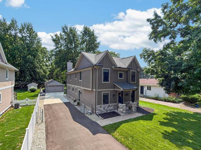 220 Red Oak Lane, Rochester Hills, MI