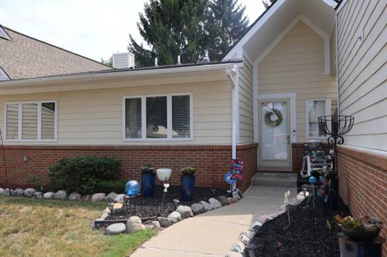 35075 Hillside Drive, Farmington, MI 48335 photo 2