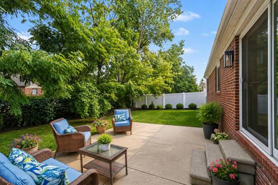 37454 Eagle Drive, Livonia, MI 48150 photo 2