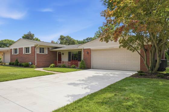 34357 Munger Drive, Livonia, MI 48154 photo 2