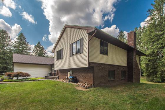 12575 Green Tree Trail, South Lyon, MI 48178 photo 3