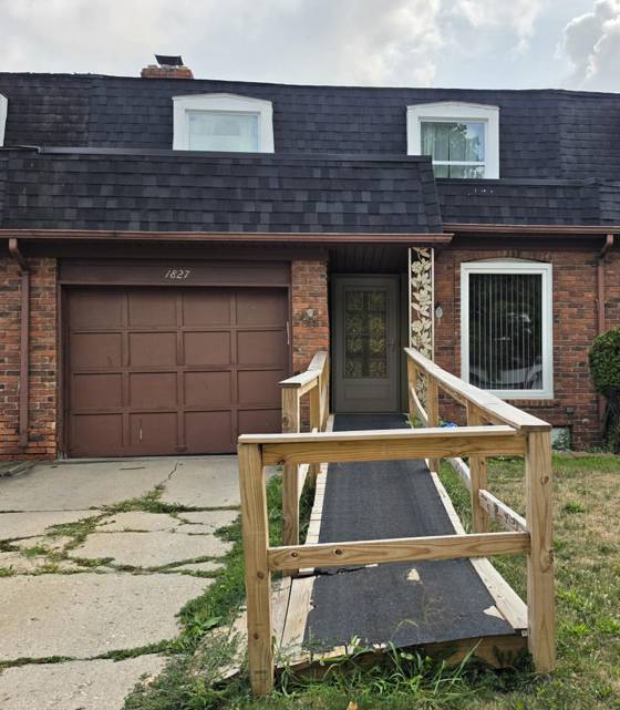 1827 Willowbrook Circle, Flint, MI 48507 photo 2