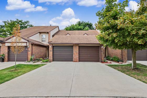 6600 Ridgefield Circle, West Bloomfield, MI 48322 photo 4