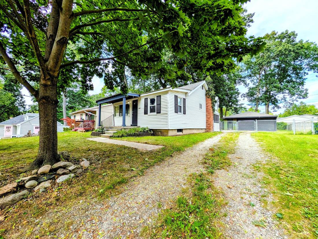 3918 Mapleleaf Road, Waterford, MI 48328