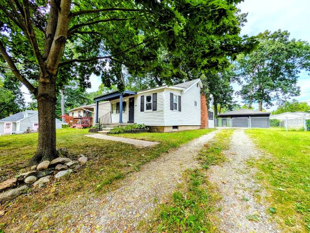 3918 Mapleleaf Road, Waterford, MI