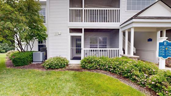 2718 S Knightsbridge Circle, Ann Arbor, MI 48105 photo 2