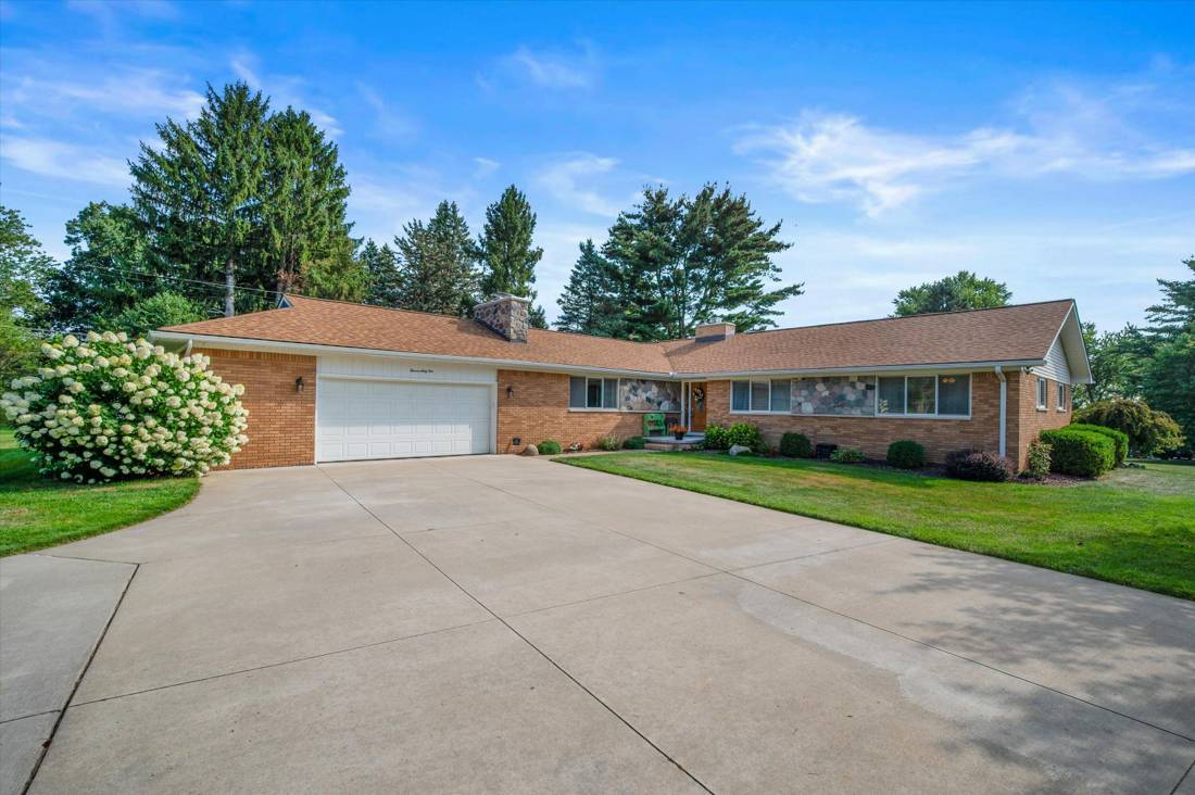 1161 Fox Hills Drive, Howell, MI 48843