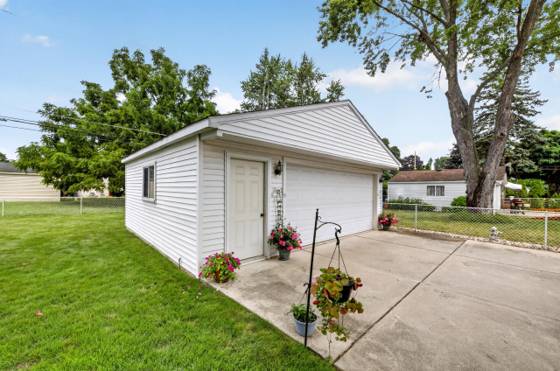 9027 Butwell Street, Livonia, MI 48150 photo 2