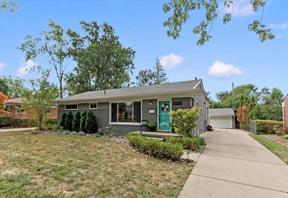 16943 Elizabeth Street, Beverly Hills, MI 48025
