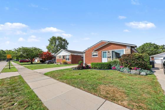 32011 Saint Margaret, Saint Clair Shores, MI 48082 photo 3