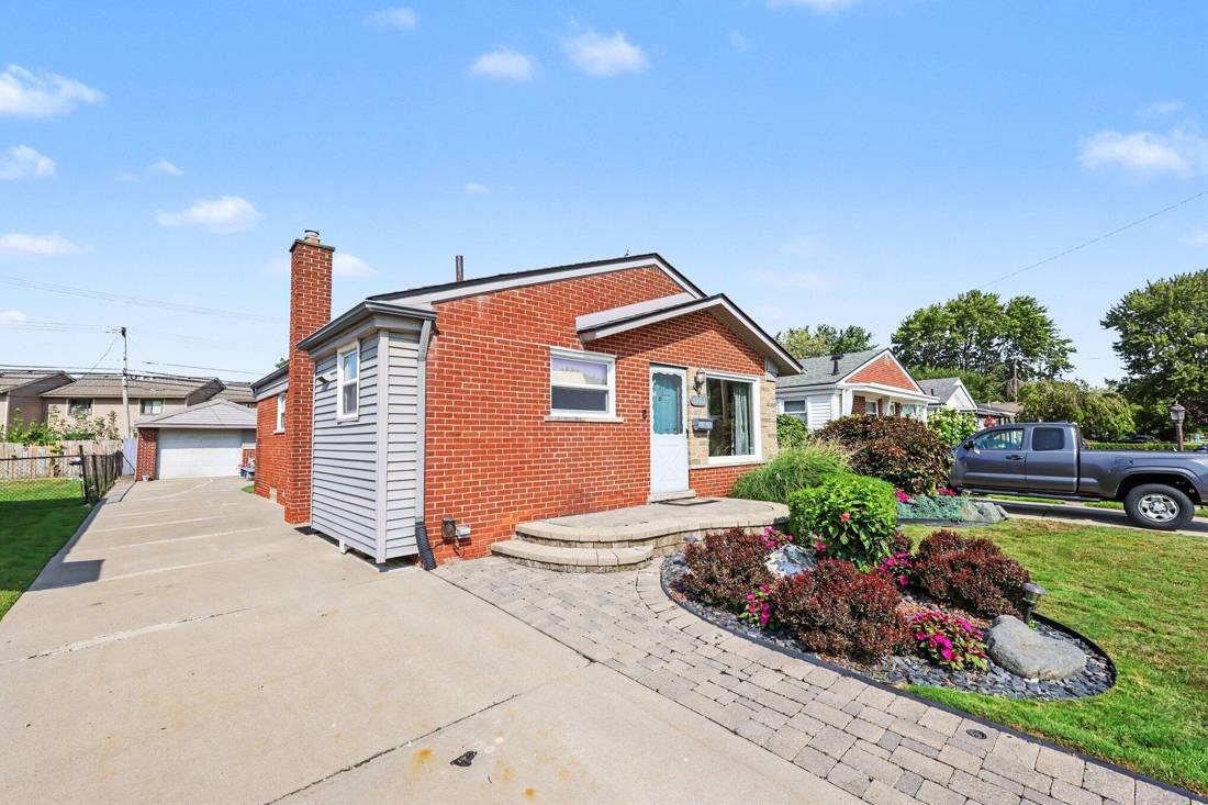 32011 Saint Margaret, Saint Clair Shores, MI 48082