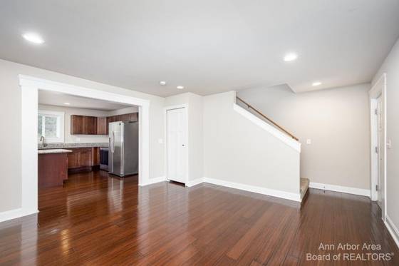 2 Maple Vlg Court, Ann Arbor, MI 48103 photo 2