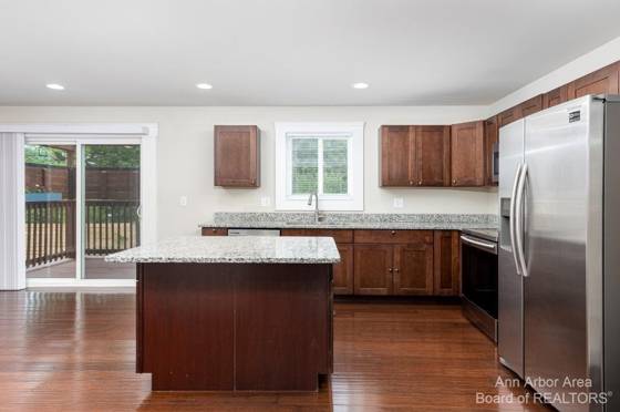 2 Maple Vlg Court, Ann Arbor, MI 48103 photo 3