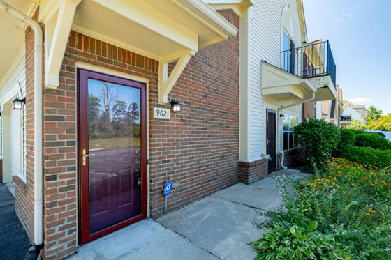 9621 Lakeside Drive, Ypsilanti, MI 48197 photo 2