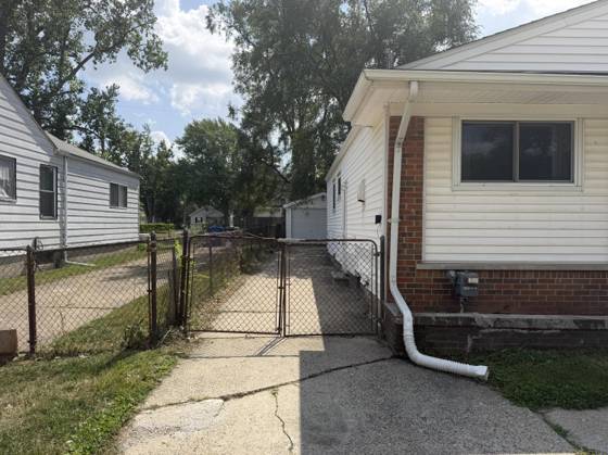 8144 Orchard Avenue, Warren, MI 48089 photo 2