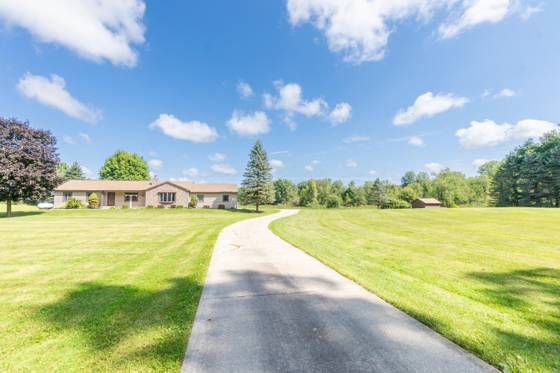 8151 Joda Drive, Brighton, MI 48114 photo 2