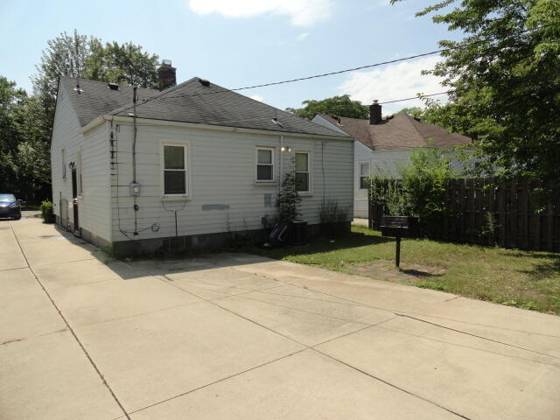 19317 Woodside Street, Harper Woods, MI 48225 photo 2