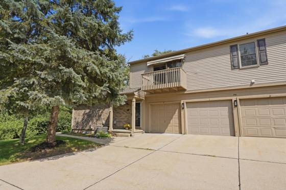 240 Pine Tree Ridge Drive, Waterford, MI 48327 photo 2