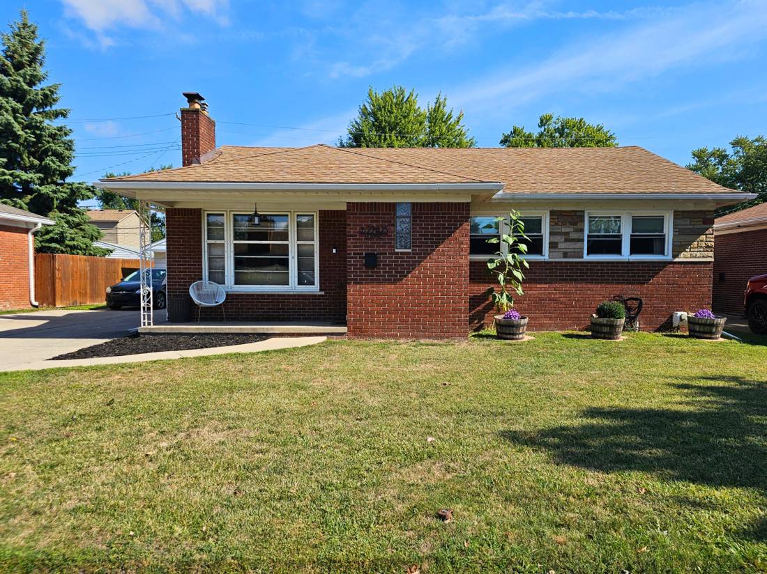 22425 Louise Street, Saint Clair Shores, MI 48081