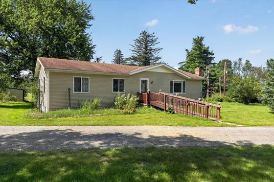 15601 Devonshire, Pinckney, MI 48169 photo 2