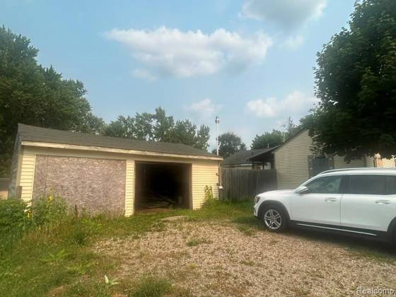 1373 Wells Street, Burton, MI 48529 photo 5