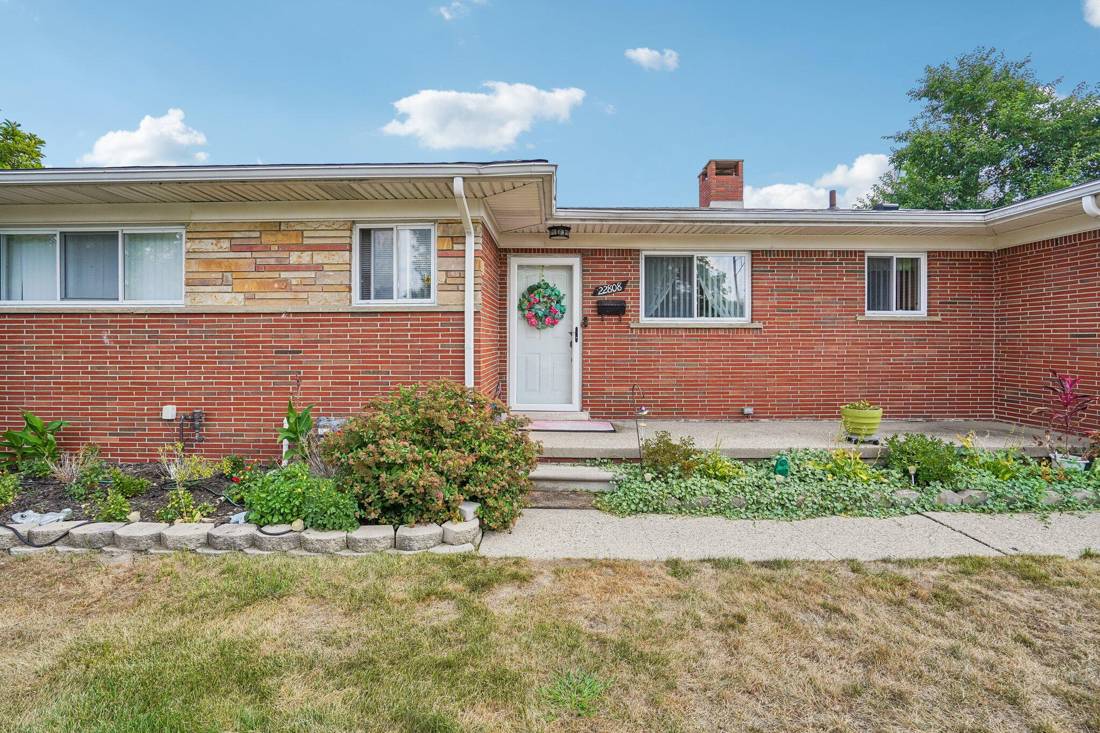 22808 Greenview Road, Southfield, MI 48075