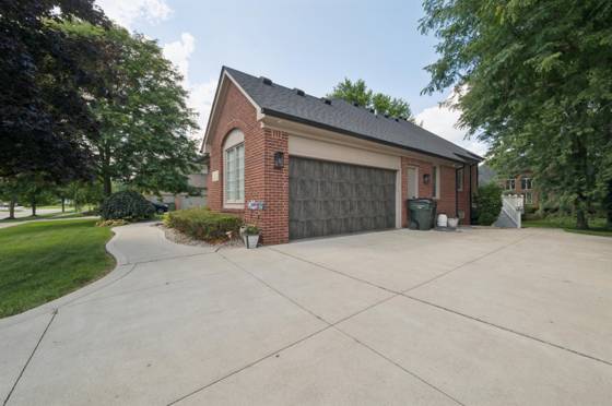 11215 Wilshire Drive, Shelby Twp, MI 48315 photo 3