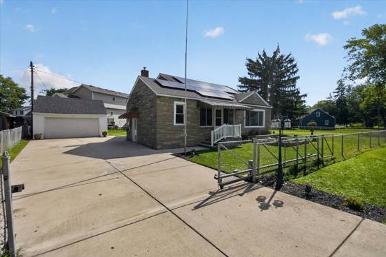 7866 Miami Avenue, Monroe, MI 48161 photo 2