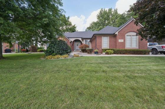 11215 Wilshire Drive, Shelby Twp, MI 48315 photo 2