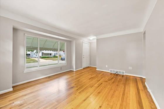 815 S Marias Avenue, Clawson, MI 48017 photo 4