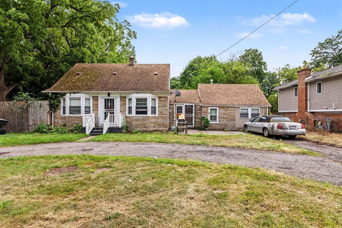 23071 Chippewa Street, Detroit, MI 48219
