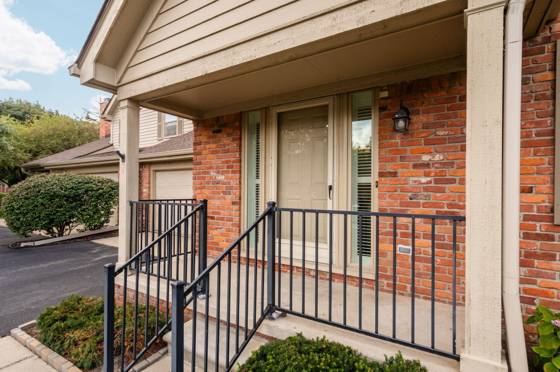 10 Oxford Court, Dearborn, MI 48124 photo 2