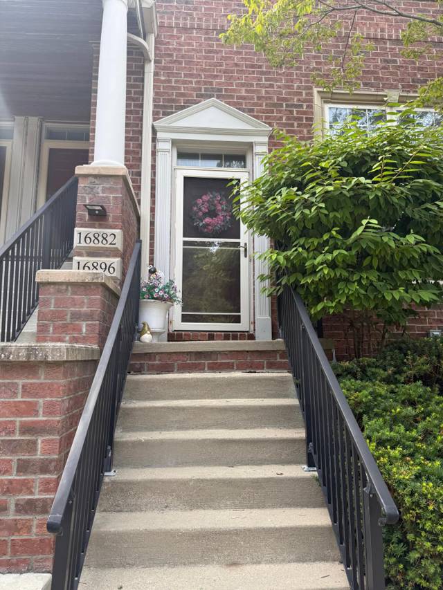 16896 Farmington Road, Livonia, MI
