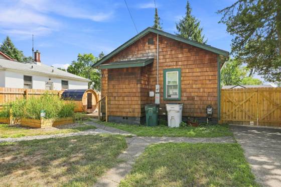 326 W Robert Avenue, Hazel Park, MI 48030 photo 4