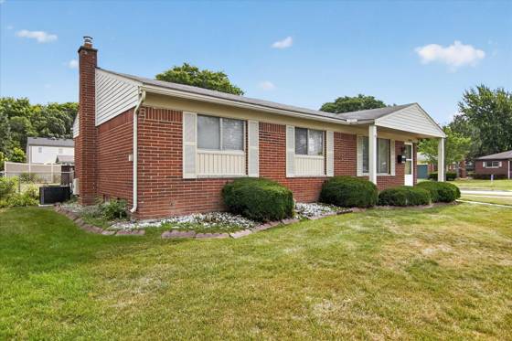 30308 Yorkshire Drive, Madison Heights, MI 48071 photo 3