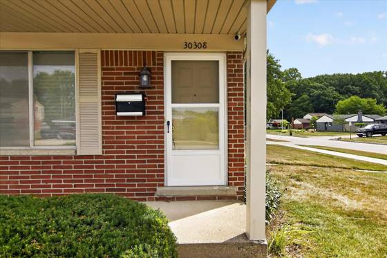 30308 Yorkshire Drive, Madison Heights, MI 48071 photo 5