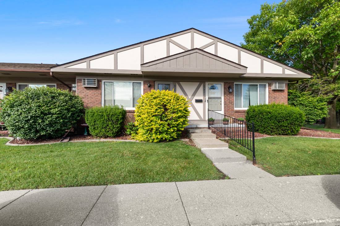 25352 Potomac Drive #7, South Lyon, MI 48178