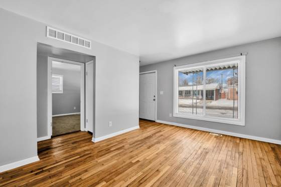 1636 E Pearl Avenue, Hazel Park, MI 48030 photo 4