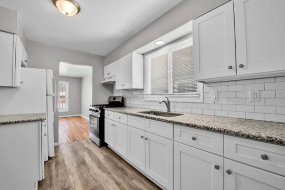 1636 E Pearl Avenue, Hazel Park, MI 48030 photo 2