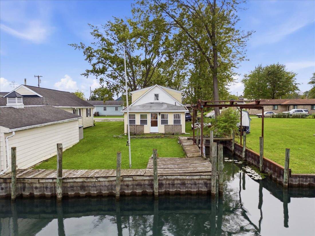 124 N Park Drive, Algonac, MI 48001