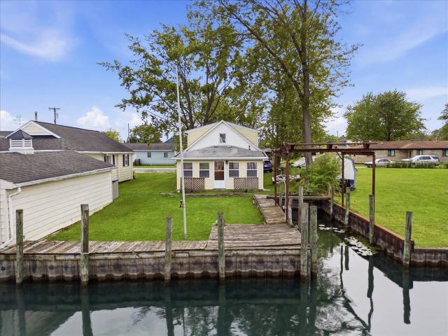 124 N Park Drive, Algonac, MI