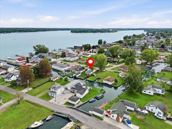 124 N Park Drive, Algonac, MI 48001 photo 2