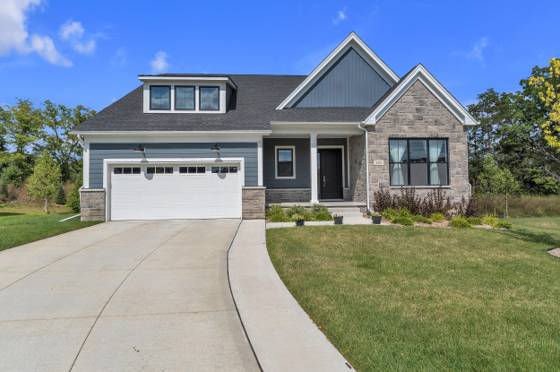 628 Pine Circle, Ann Arbor, MI 48105 photo 2