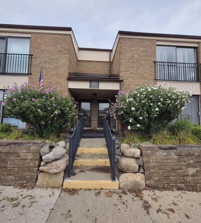 18233 University Park Drive, Livonia